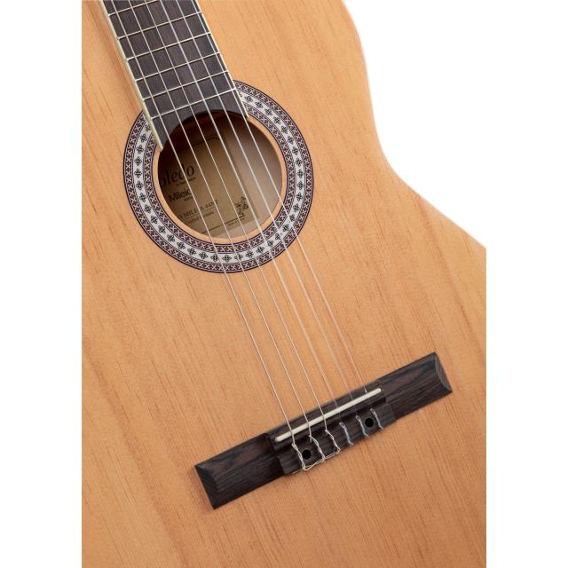 4/4 Classic guitar with spruce top