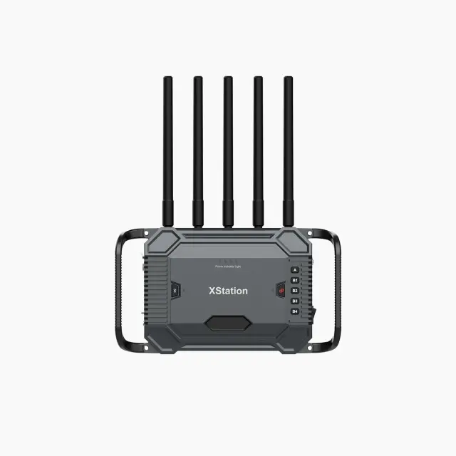 Stazione base per intercom wireless per Xtalk Master, 20 utenti, portata 400 m, 5 gruppi, comunicazione remota UAC, ingresso PGM, compatibilità a 4 fili e controllo tramite App.