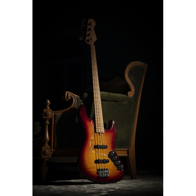Basso elettrico con top fiammato, manico e tastiera in acero roasted (5 corde)