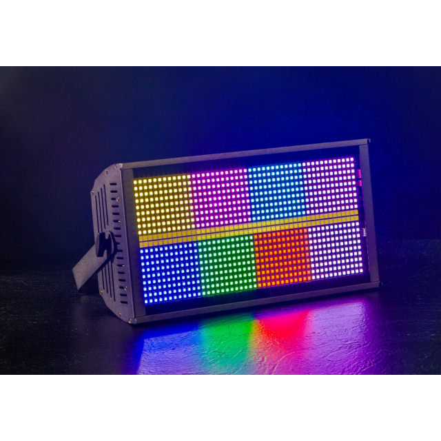 Wash and strobe led light with independent zones