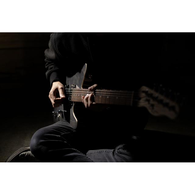 Chitarra elettrica con doppio Humbucker Wilkinson e meccaniche autobloccanti