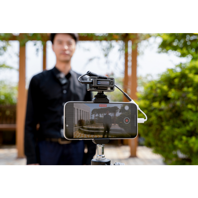 2.4 GHZ Wireless Lavalier System