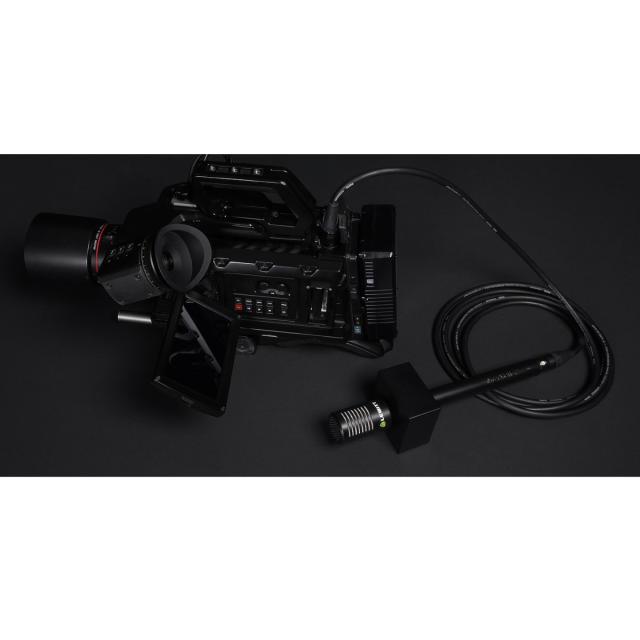 Omnidirectional interview microphone with sturdy casing and comfortable grip