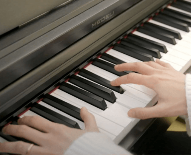 MEDELI UP203 – Upright digital piano for any level