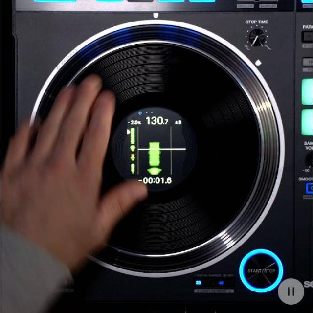 Scratch-style 2-channel professional DJ controller for Serato DJ Pro