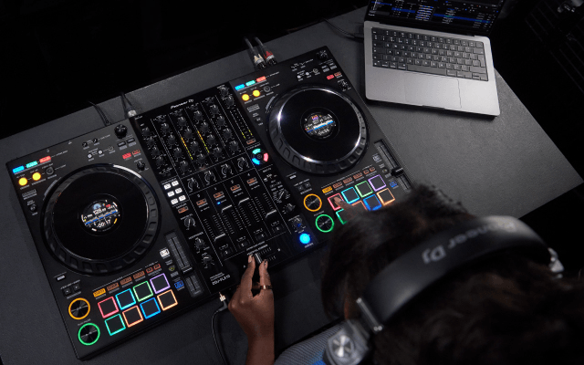 Pioneer's DDJ-FLX10: how to improve a legend!