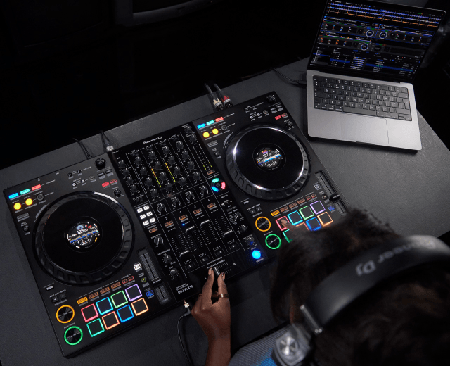 Pioneer's DDJ-FLX10: how to improve a legend!