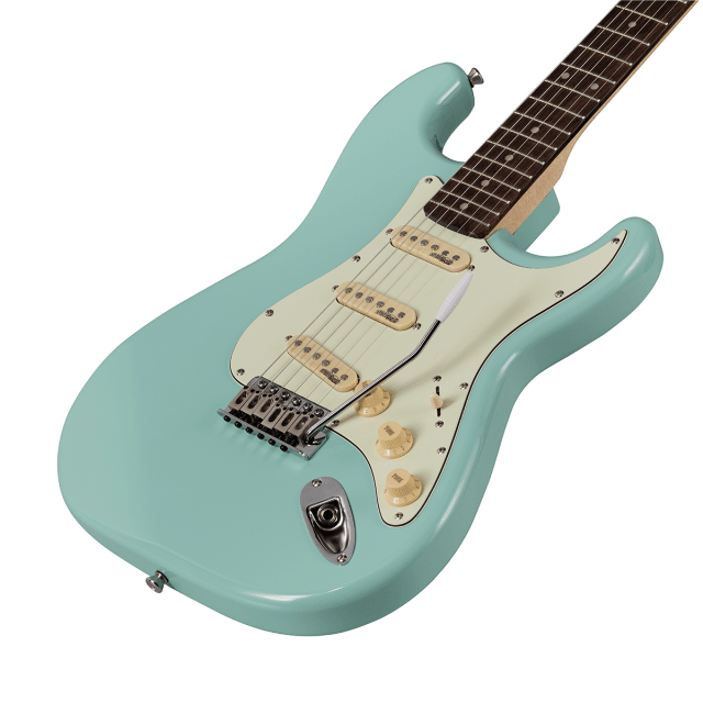 Double cutaway electric guitar with 3 single coils and vintage tuners (Wilkinson equipped, eco-rosewood fretboard)