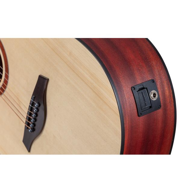 Chitarra acustica dreadnought cutaway amplificata con armrest