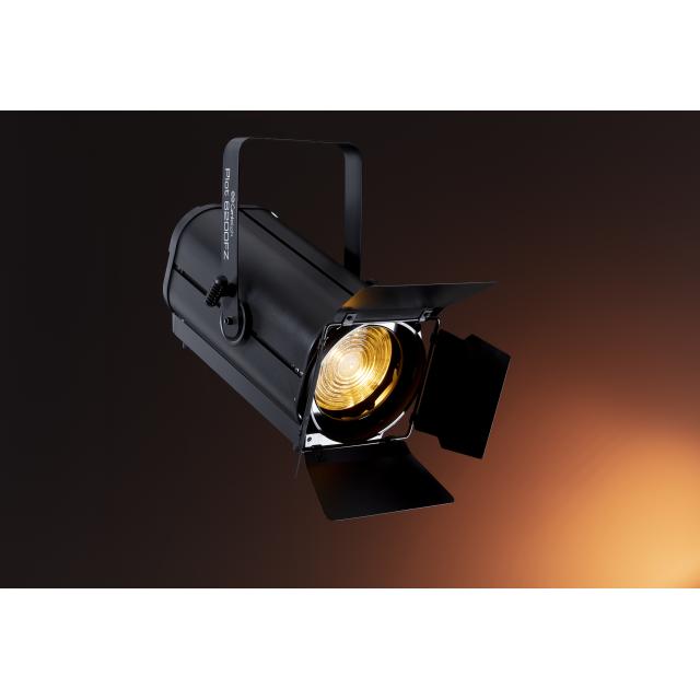 Faro Fresnel con Led RGBALC 6in1 da 200W e Zoom Motorizzato