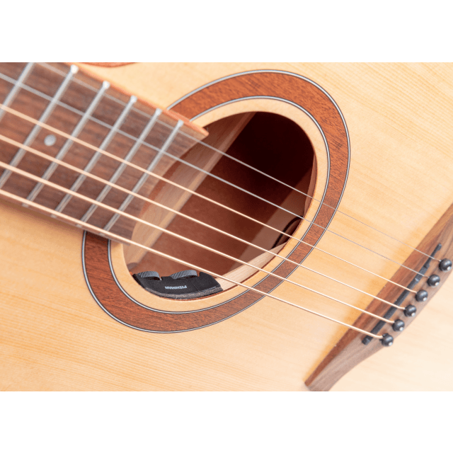 Chitarra acustica dreadnought amplificata con armrest in mogano