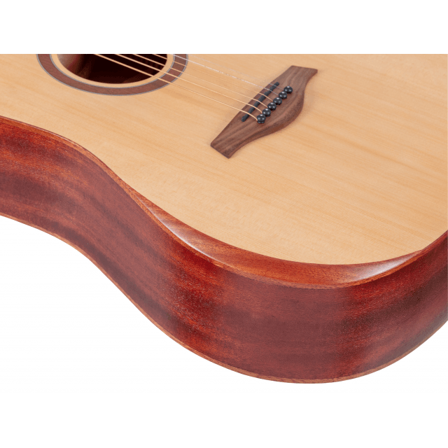 Chitarra acustica dreadnought amplificata con armrest in mogano