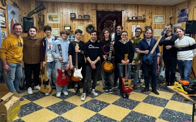 Building your guitar tone: training project with ShapeYourTone and NUX