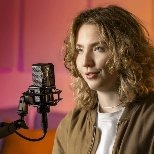 Microfono True Condenser da 1" con Tecnologia AURA