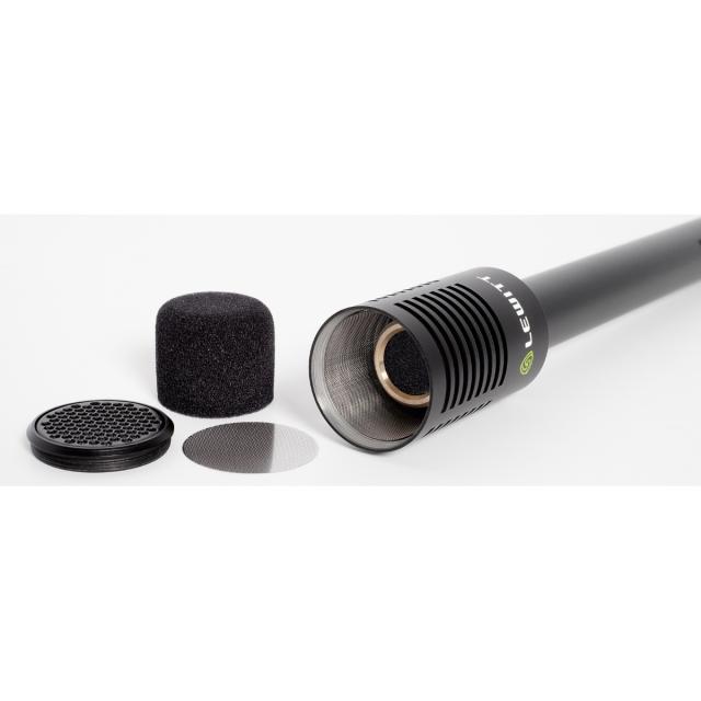 Omnidirectional interview microphone with sturdy casing and comfortable grip