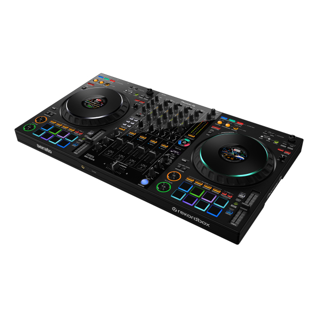 4-channel DJ performance controller for multiple DJ applications