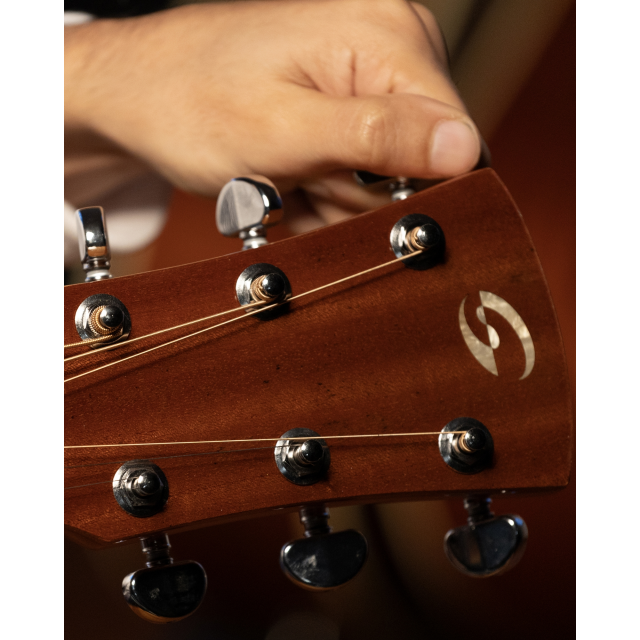 Cutaway acoustic guitar with preamp