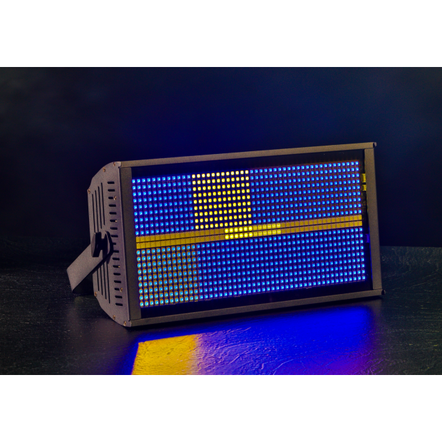 Wash and strobe led light with independent zones