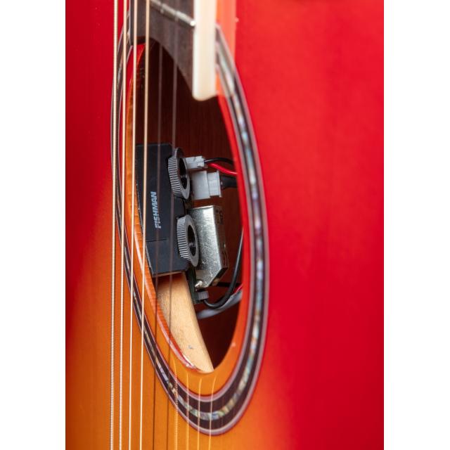 Chitarra acustica cutaway amplificata