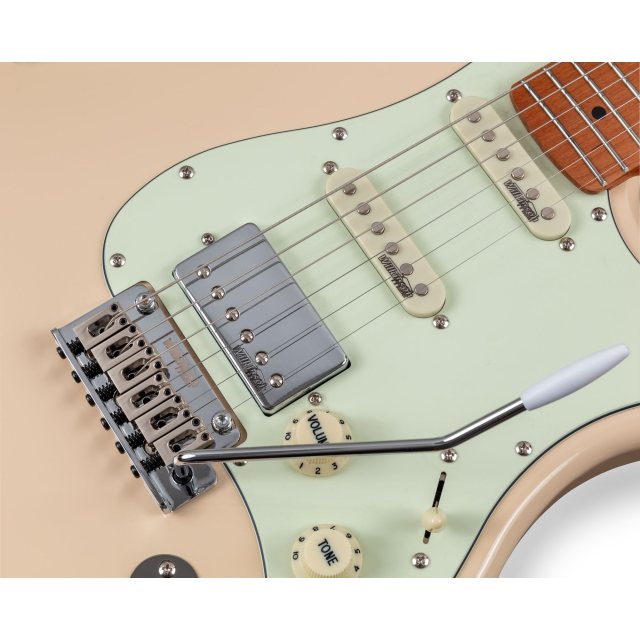 Chitarra elettrica con 2 single coil + humbucker splittabile e meccaniche autobloccanti (equipaggiata Wilkinson, tastiera e manico in acero roasted)