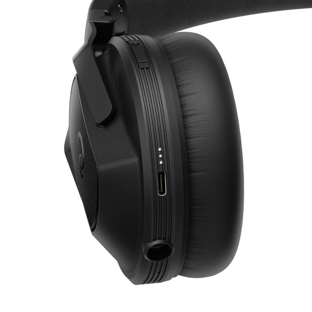 Professional wireless DJ headphones with transmitter