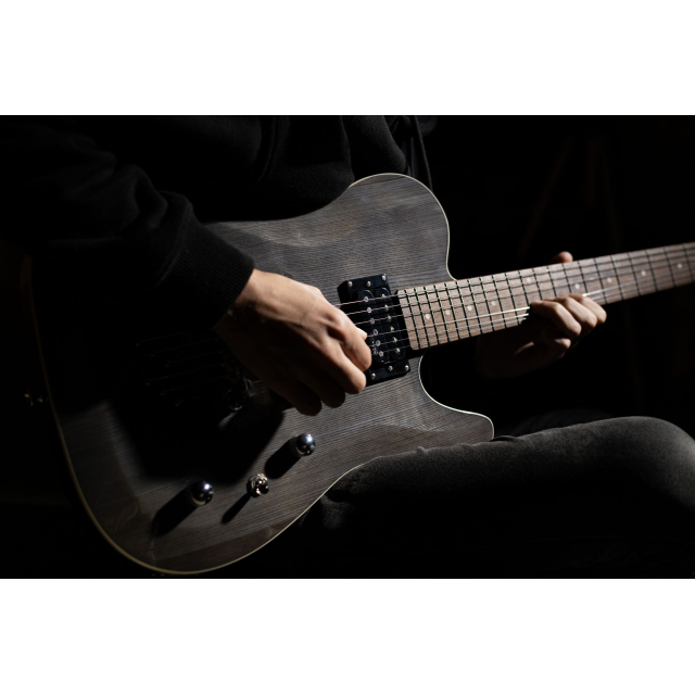 Chitarra elettrica con doppio Humbucker Wilkinson e meccaniche autobloccanti