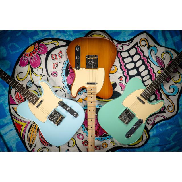 Cutaway electric guitar with 1 single coil and 1 lipstick pickup (equipped by Wilkinson®)
