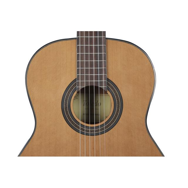 Chitarra classica 4/4 con top solido in cedro - Glossy