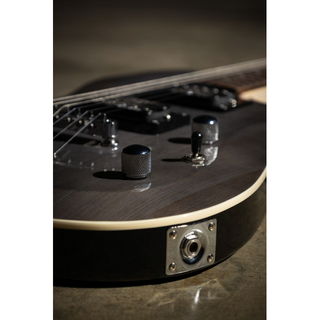 Chitarra elettrica con doppio Humbucker Wilkinson e meccaniche autobloccanti