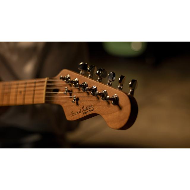 Electric guitar with 2 single coils + splittable humbucker and self-locking tuners (Wilkinson equipped, roasted maple neck)