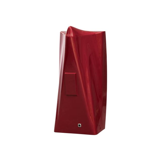 Two-way acoustic array with 20 transducers (12x6.5“ LF, 8x1” HF) and Virtual Arc technology (red)