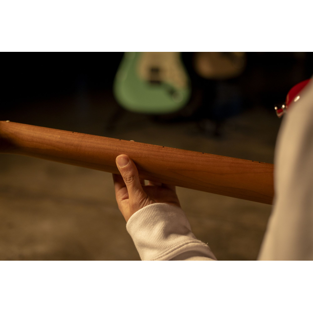 Electric guitar with 2 single coils + splittable humbucker and self-locking tuners (Wilkinson equipped, roasted maple neck)