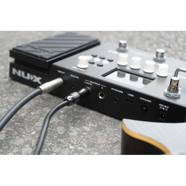 Pedaliera modeler per chitarra e basso