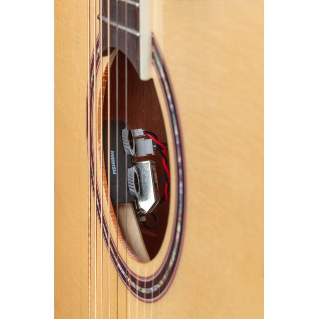 Chitarra acustica cutaway amplificata