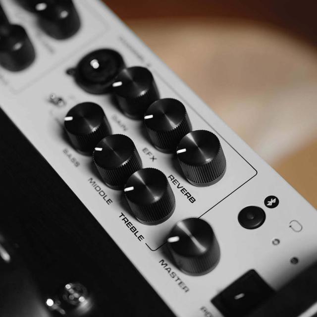 Amplificatore per chitarra acustica con Drum&Loop (60W RMS)