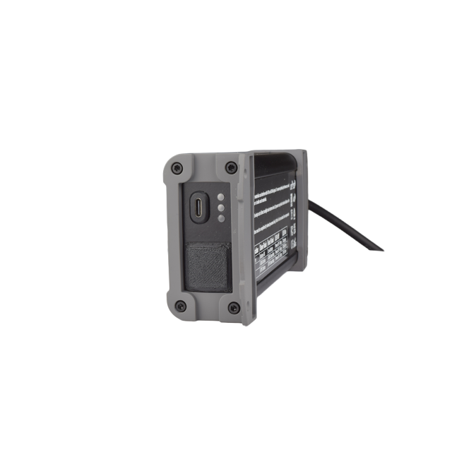 Case-integrated GPS Tracker plus 1 year of GPS tracking platform subscription