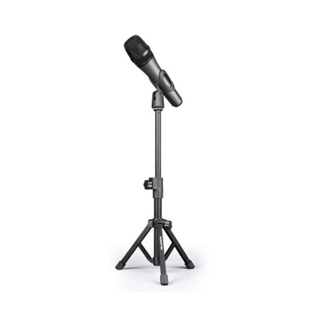 Tabletop webcast stand for microphone and smartphone