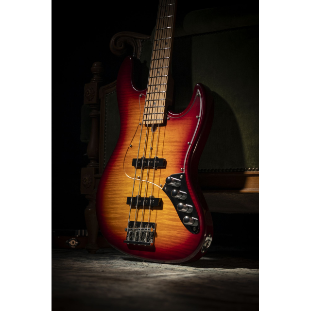 Electric bass with flamed top, roasted maple freboard and neck (4 strings)