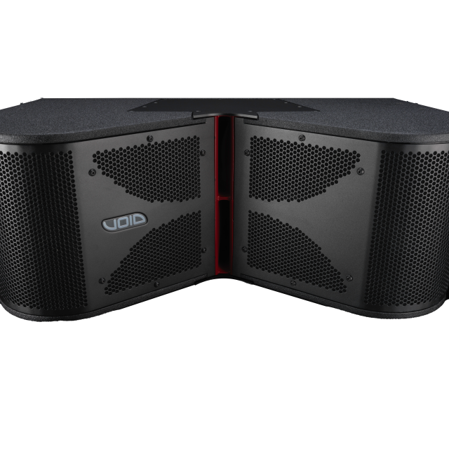 Modulo line array attivo a due vie, tre vie acustiche, con doppio driver da 8” caricato a tromba