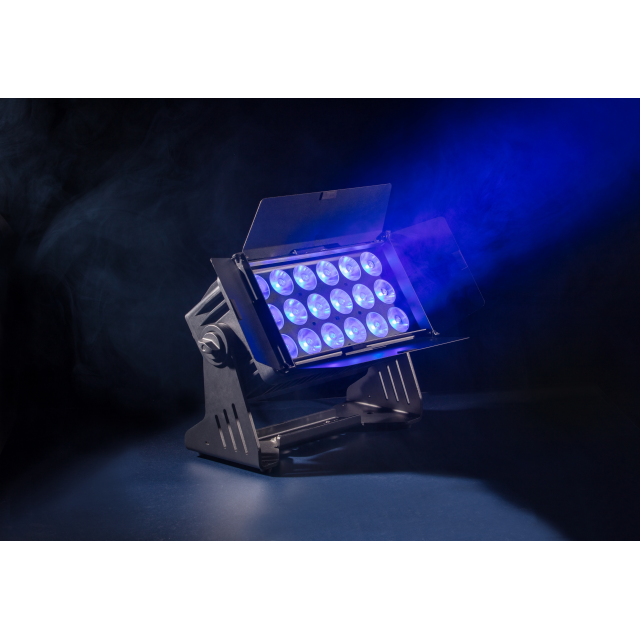 4x IP65 high power battery wash projector 18x15W with Flight Case