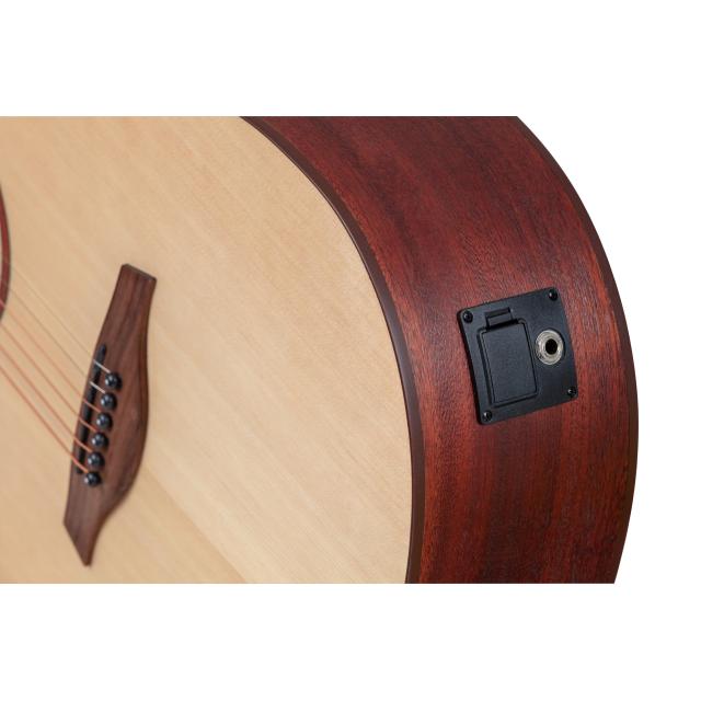 Dreadnought cutaway acoustic guitar w/preamp
