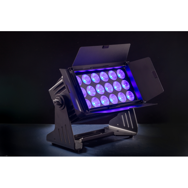 4x IP65 high power battery wash projector 18x15W with Flight Case