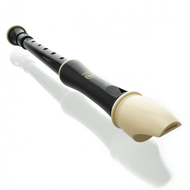 Soprano recorder with english fingering and double holes