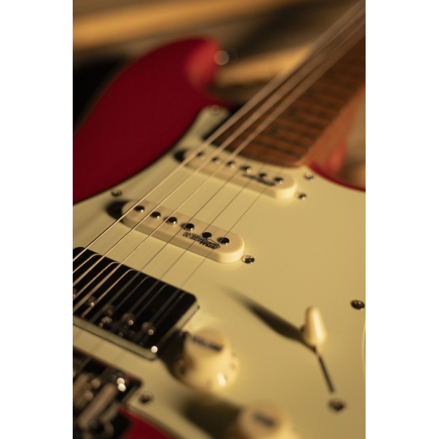 Electric guitar with 2 single coils + splittable humbucker and self-locking tuners (Wilkinson equipped, roasted maple neck)