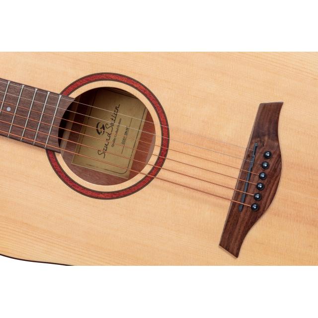 Dreadnought cutaway acoustic guitar w/preamp