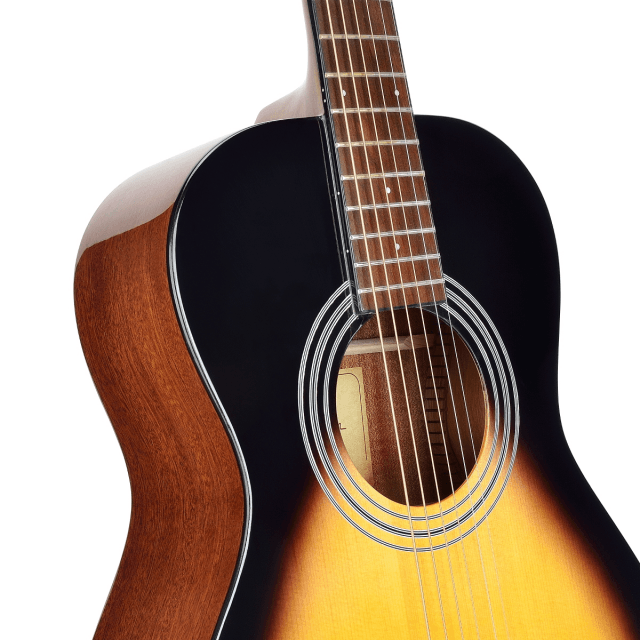 Chitarra acustica parlor con finitura lucida